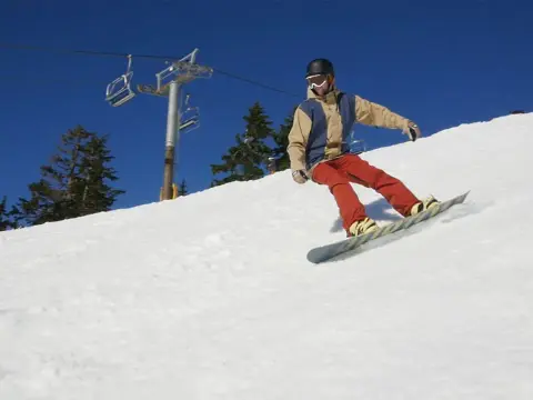 Czy jazda na snowboardzie jest trudna? Oto, co musisz wiedzieć!