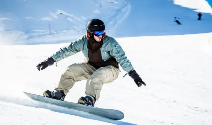 Jak ubrać się na snowboard, aby uniknąć zimna i dyskomfortu
