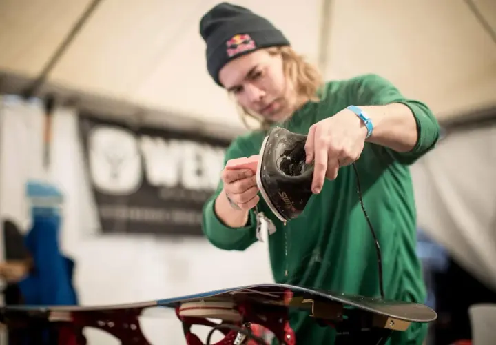Jak woskować snowboard, aby uniknąć zniszczenia deski i poprawić jazdę