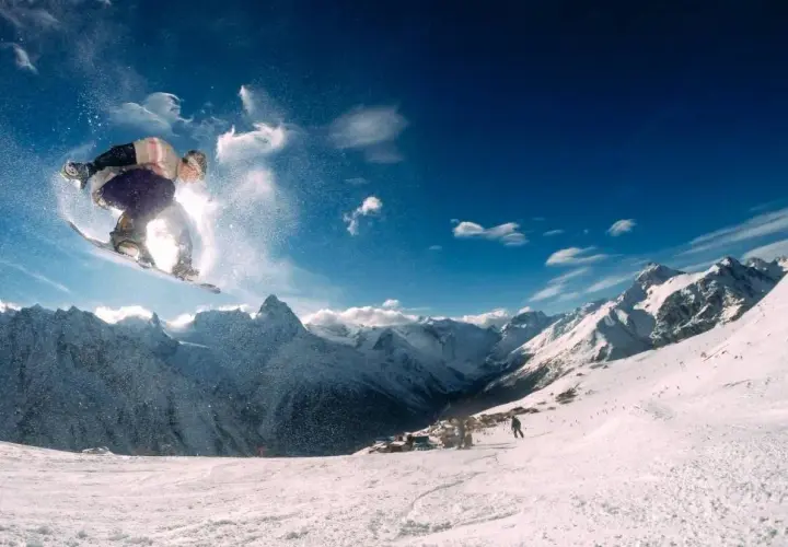 Wyjazd na snowboard - co zabrać, aby uniknąć problemów na stoku