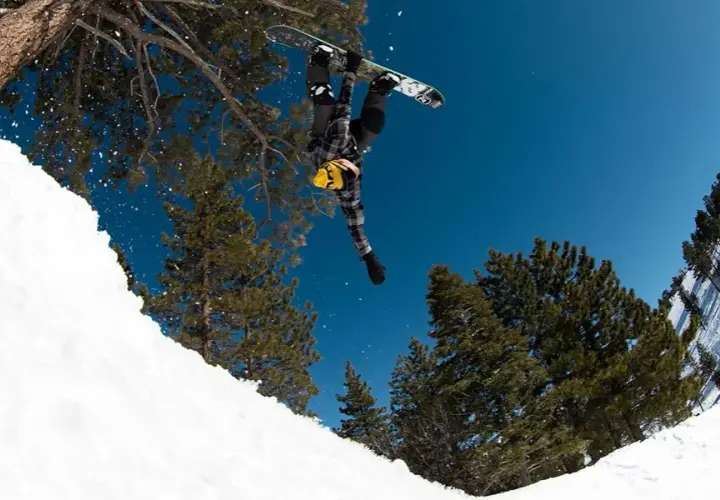 Jakie rękawiczki na snowboard – wybierz najlepsze dla komfortu i ochrony