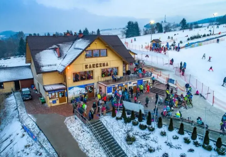 Centrum narciarskie na Mazurach: gdzie jeździć na nartach i co warto wiedzieć