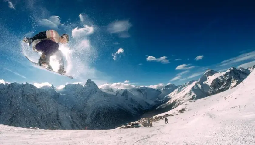 Wyjazd na snowboard - co zabrać, aby uniknąć problemów na stoku