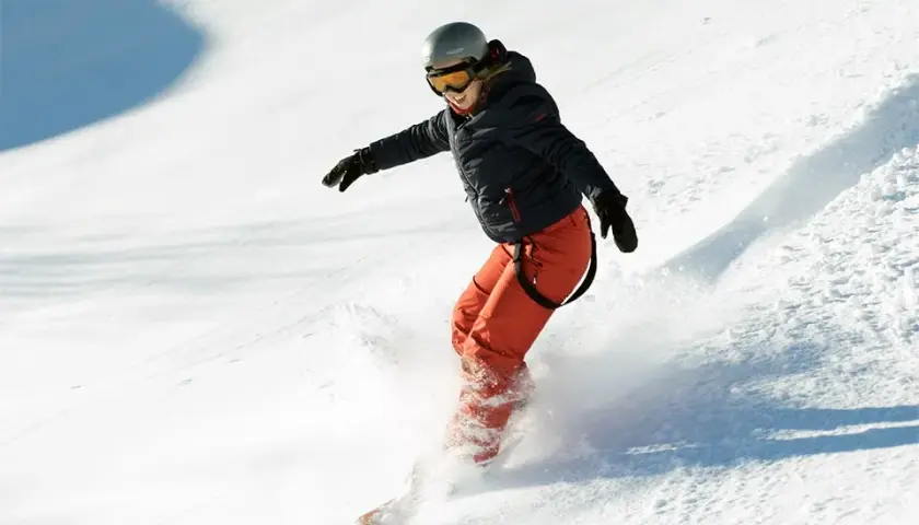 Co jest trudniejsze narty czy snowboard? Odkryj, co warto wiedzieć