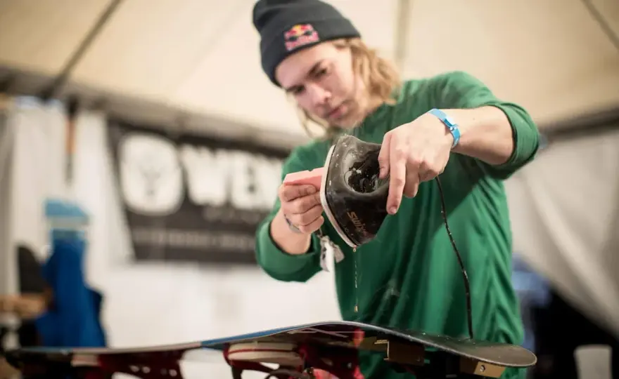 Jak woskować snowboard, aby uniknąć zniszczenia deski i poprawić jazdę
