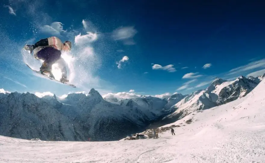 Wyjazd na snowboard - co zabrać, aby uniknąć problemów na stoku