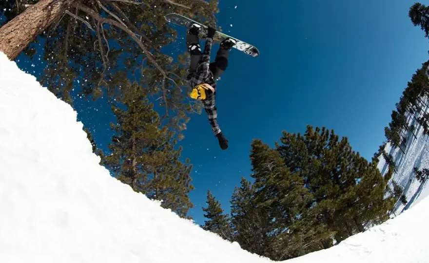 Jakie rękawiczki na snowboard – wybierz najlepsze dla komfortu i ochrony