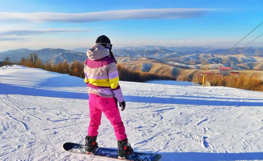 Jakie spodnie do snowboardu wybrać, aby uniknąć zimna i dyskomfortu?